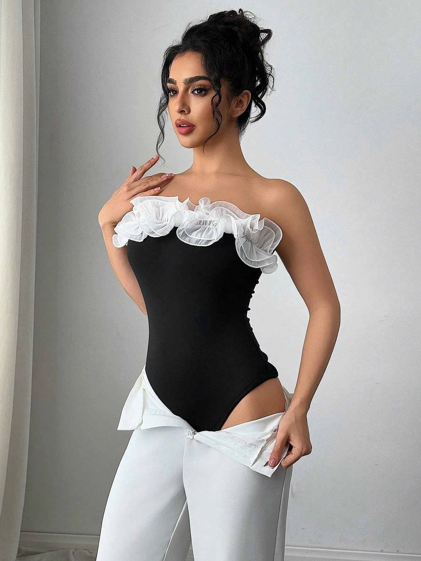 Female elegant simple date party holiday exaggerated three-dimensional flounder black and white tight bodice with breast One-pie Female elegant simple date party holiday exaggerated three-dimensional flounder black and white tight bodice with breast One-pie
