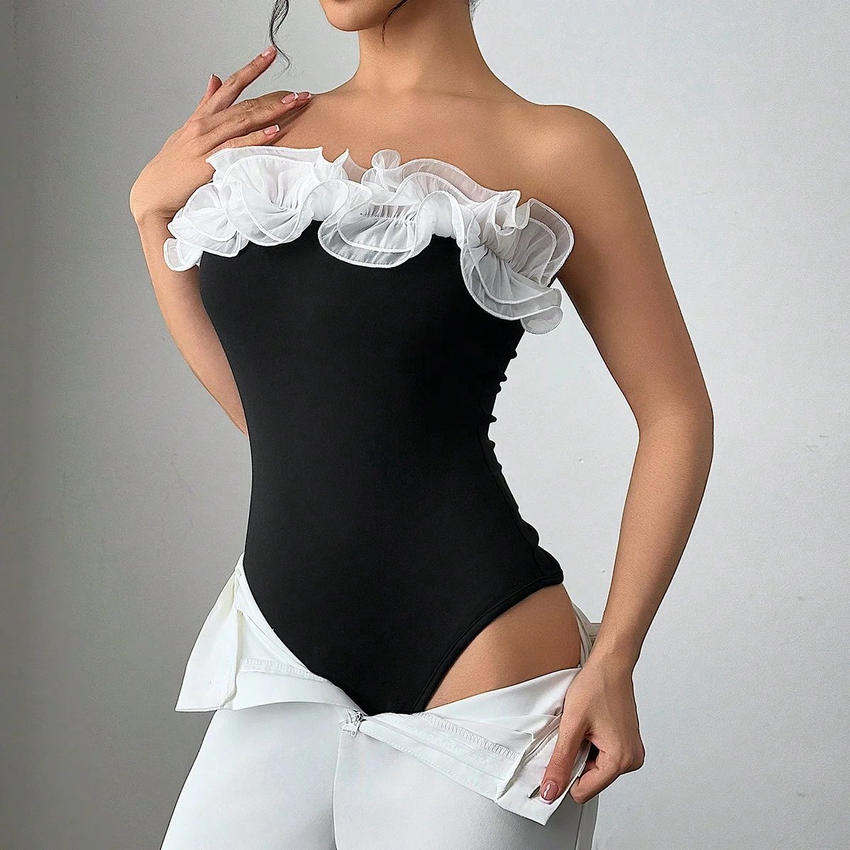 Female elegant simple date party holiday exaggerated three-dimensional flounder black and white tight bodice with breast One-pie Female elegant simple date party holiday exaggerated three-dimensional flounder black and white tight bodice with breast One-pie