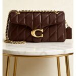 2026 model high-end chain shoulder bag, featuring a diamond pattern design, an extremely fashionable bag.